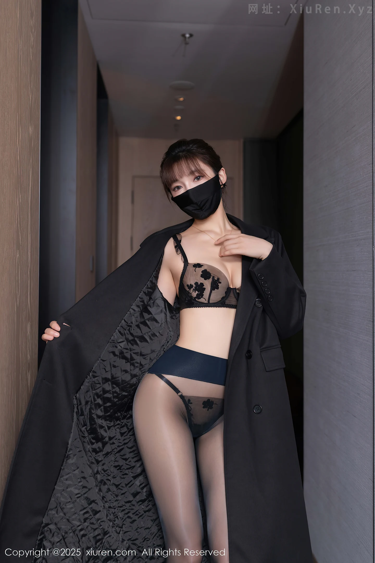 图片[6]-[XiuRen秀人网] VOL.10880 模特陆萱萱性感黑色风衣露黑色蕾丝内衣配超薄黑丝极致魅惑写真77P-秀人网官方网站